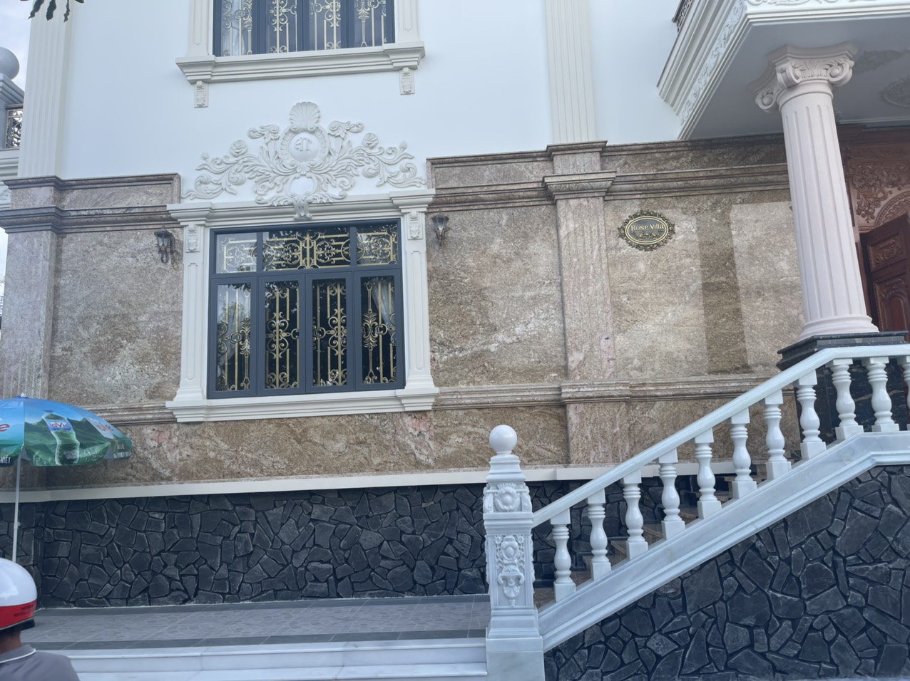 Mặt tiền đá hoa cương