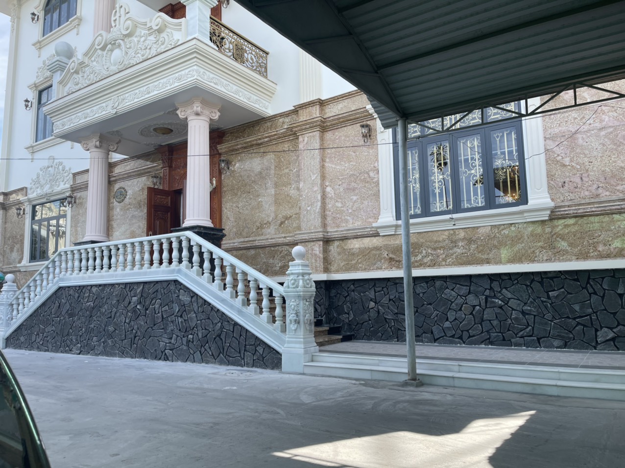 Mặt tiền đá hoa cương