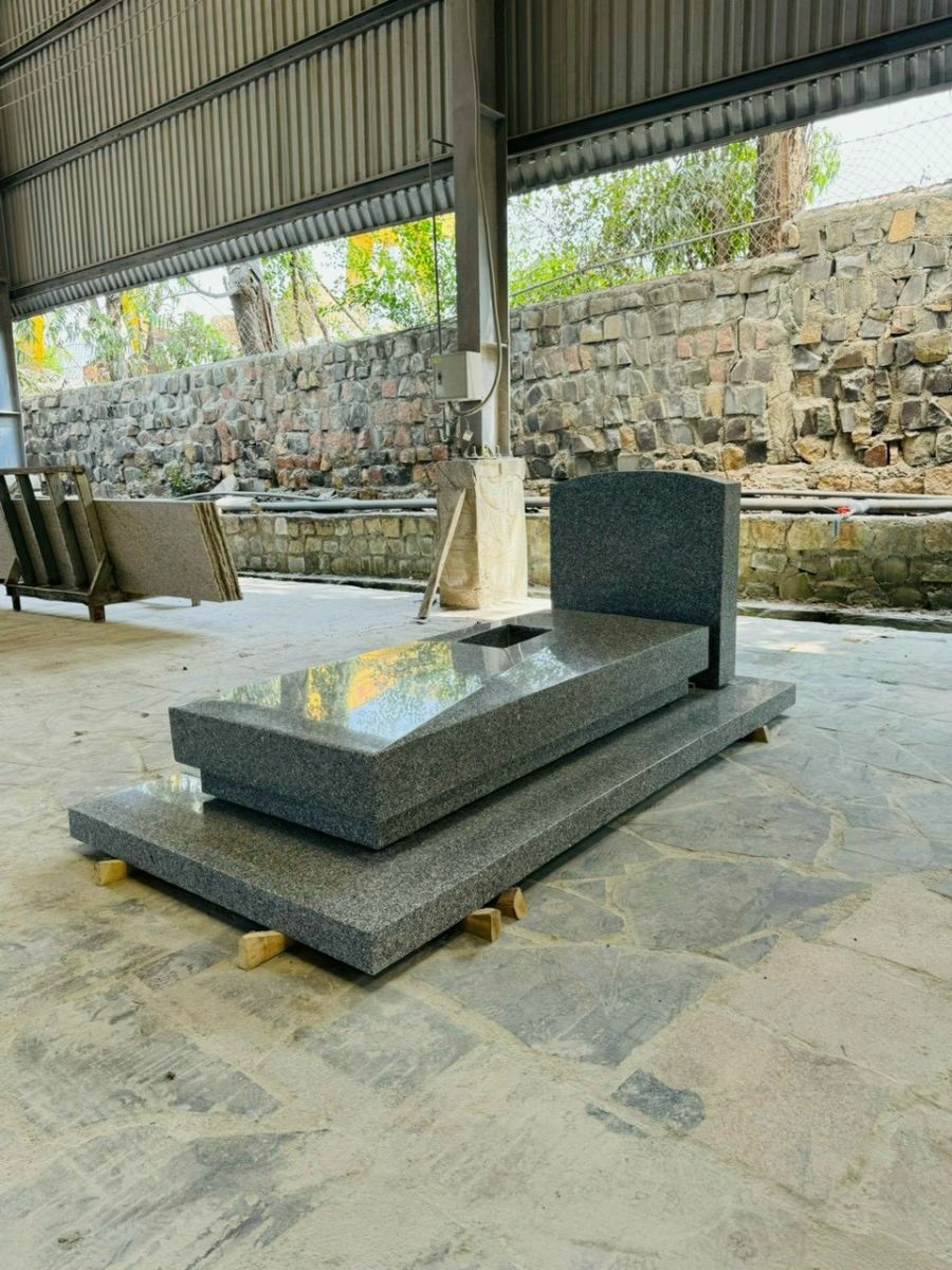 mộ đá hoa cương