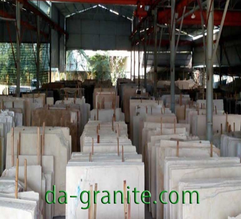 Đá hoa cương 4 bằng máy móc nói khác bàn tay của con nhân vật chính